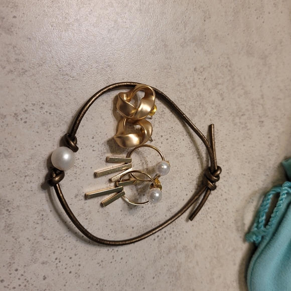 earring - Picture 5 of 5